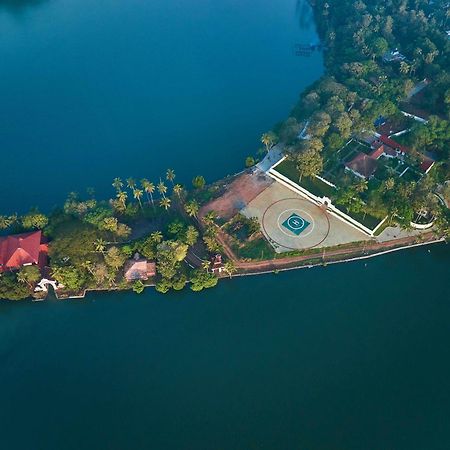 The Leela Ashtamudi, A Raviz Hotel Kollam Dış mekan fotoğraf Aerial view of the island