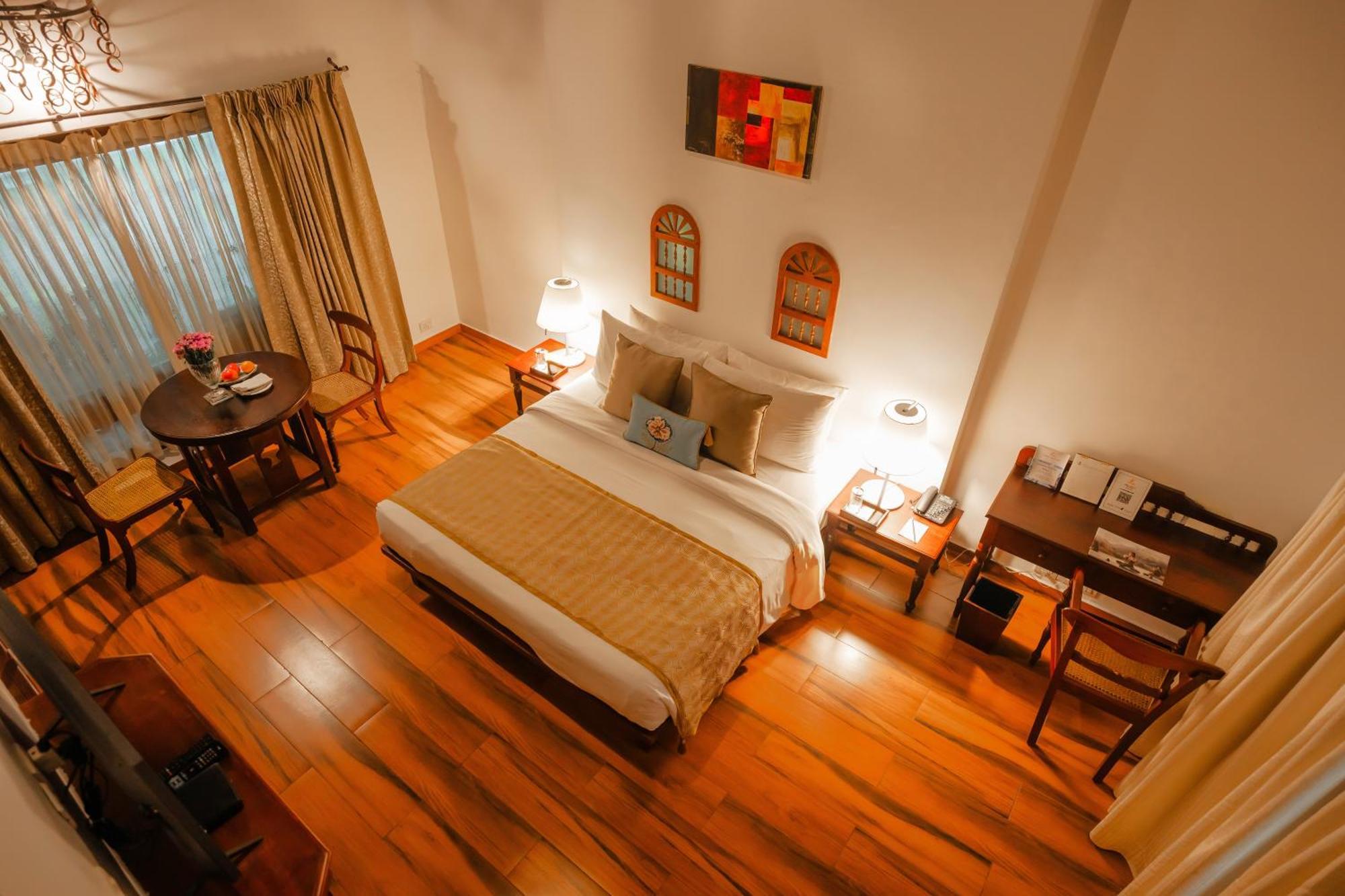 The Leela Ashtamudi, A Raviz Hotel Kollam Dış mekan fotoğraf A room at the hotel