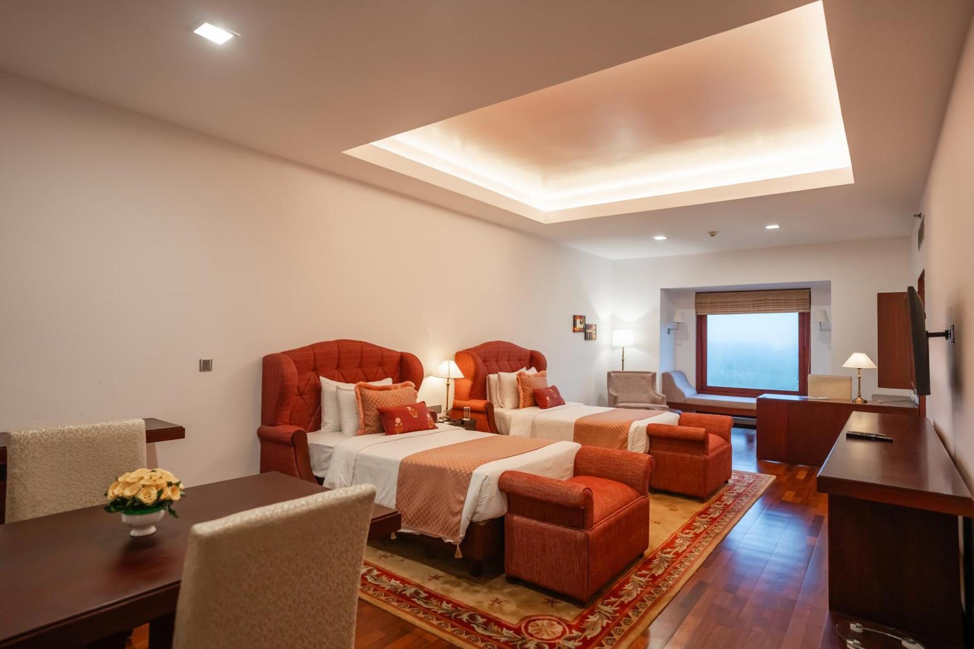 The Leela Ashtamudi, A Raviz Hotel Kollam Dış mekan fotoğraf A suite at the Taj Bengal