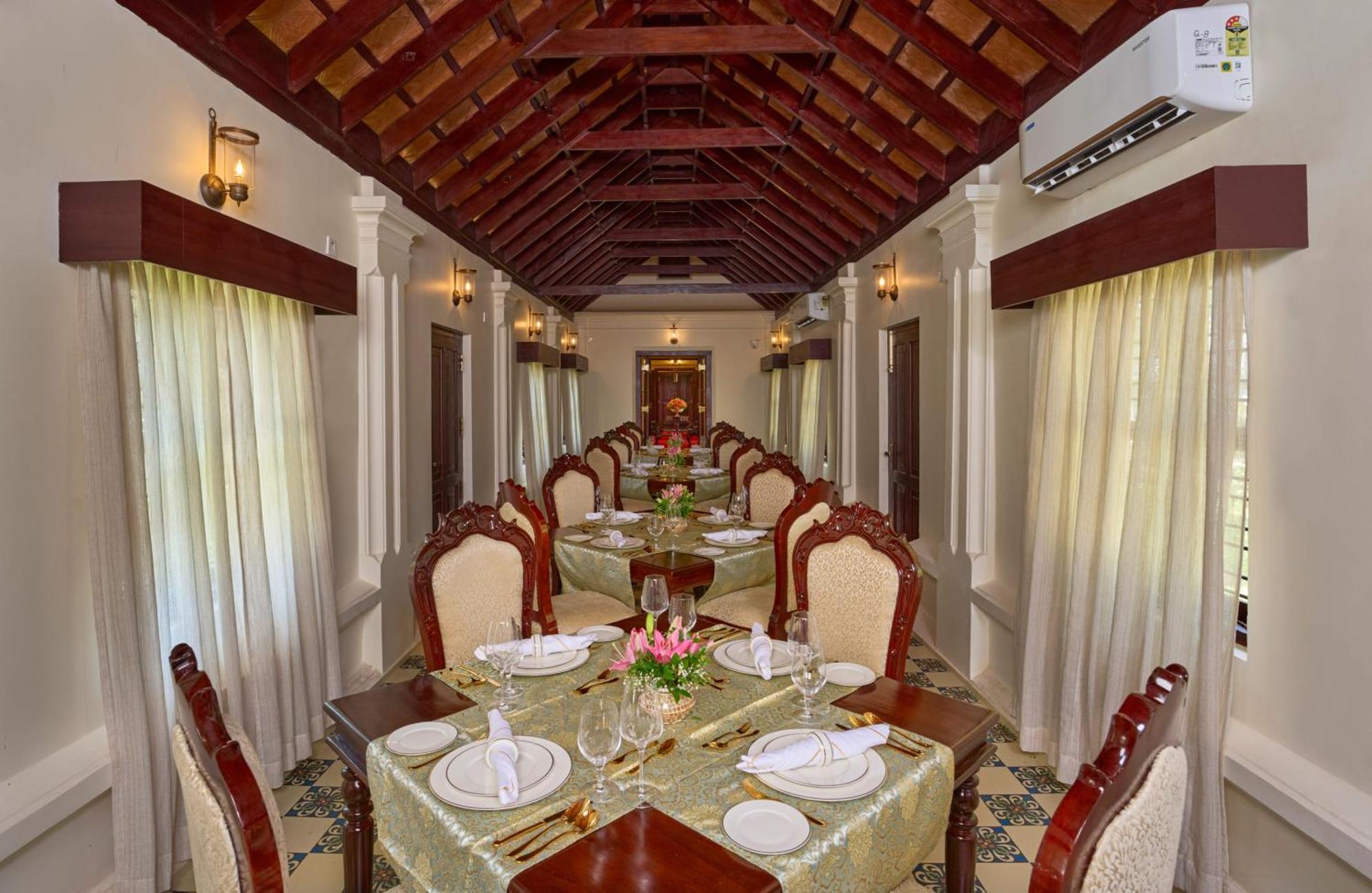 The Leela Ashtamudi, A Raviz Hotel Kollam Dış mekan fotoğraf Dining Hall